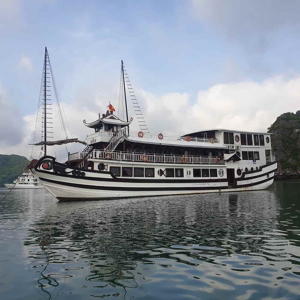 Halong Bay Overnight Cruise